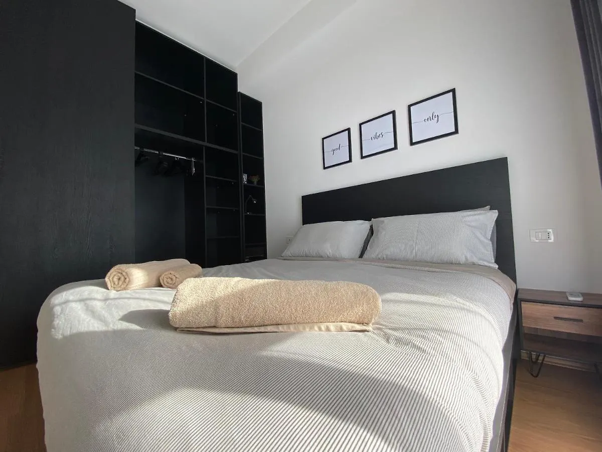 Cozy Apt In Mangalem21 Wifi/Ac/Netflix Apartment Tirana 0*,  Albania